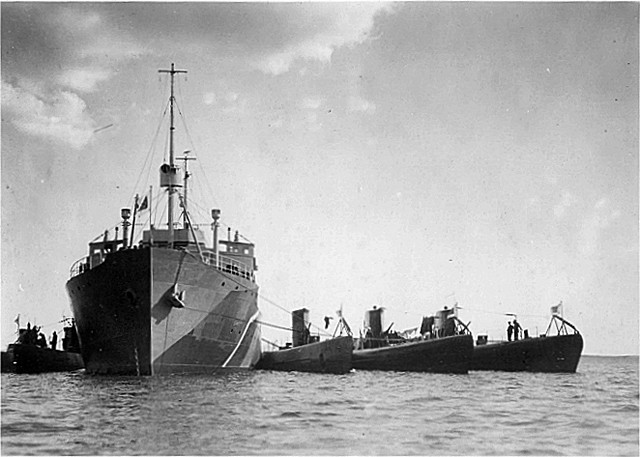 Sisu and submarines in Emäsalo.